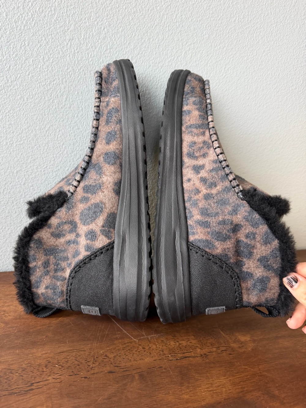 Hey Dude black brown leopard Denny fuzzy ankle boots sz 41 Women’s sz 10 - Picture 4 of 8